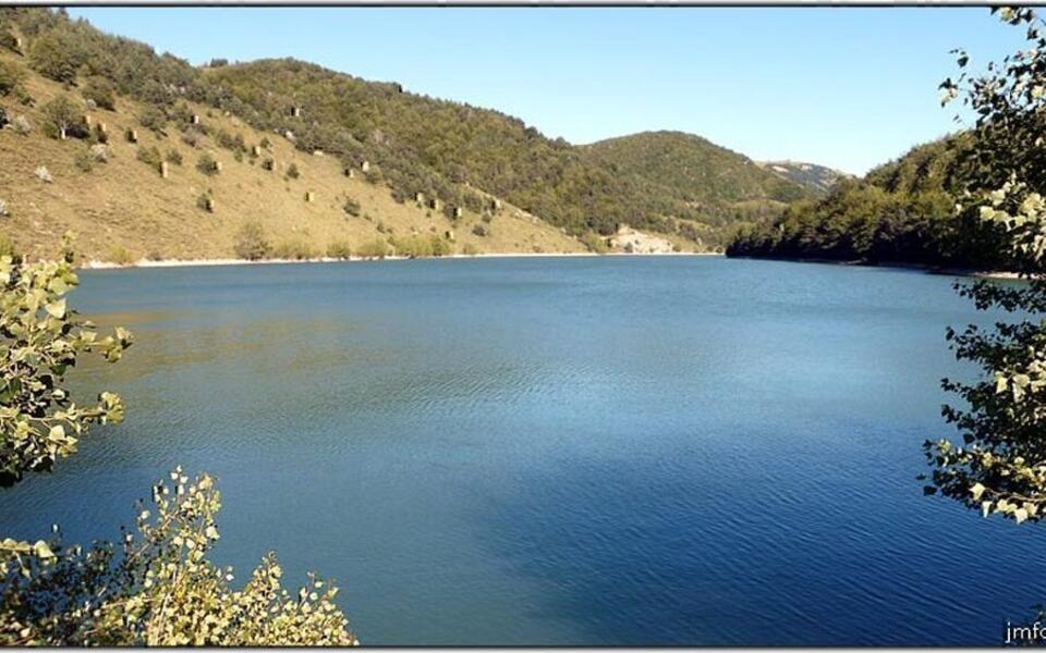 Le lac et le plateau de Peyssier