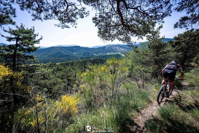 N°17 (Noir) - Bane et le col du Monument
