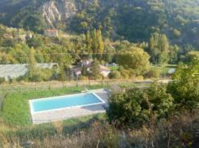 Piscine location de vacances "Les Eaux Claires" - Photo 5