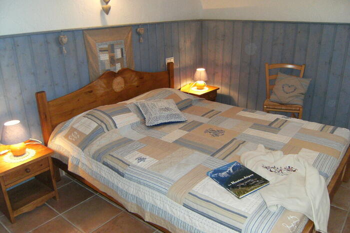 - Photo 3