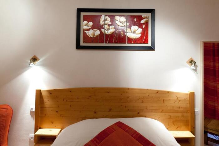 Hôtel les Alpins Saint Julien en Beauchène - Photo 1