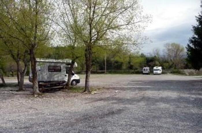 Plan d'eau des Iscles à Veynes - aire de camping-car - Photo 1